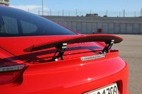 リアスポイラーは120km/hを超えると自動的に上昇する。格納されると、そのエッジがLEDテールライトと調和するようデザインされている。