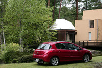 「シエロ」にはパノラミック・ガラスルーフ、スポーツタイプ・リアバンパー、17インチホイールが標準で備わる。