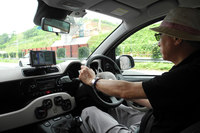 中央道の実験の際、中央道の80㎞/h規制区間で速度オーバーで検挙されたドライバーの速度を知りたくて、違反容疑を不服として裁判で争った事件の記録を調べてみた。そのときの速度取り締まりで検挙されたクルマは18台。129㎞/hを最高に120㎞/hが2台、119㎞/h、114㎞/h（2台）、113㎞/hと続き、残りの11台は100㎞/h台だった。ほんの一部の例外はあるにしても、検挙された大半のドライバーは「とてつもなく危険な速度」で走っていたわけではないという事実がわかった。