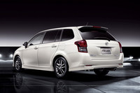 「カローラフィールダー1.8S “AEROTOURER・W×B”」 ボディーカラーのパールクリスタルシャインは、通常のカローラフィールダーには設定されず、この特別仕様車のみにオプション（3万1500円）で用意される。