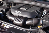 「リミテッド」に搭載される3.6リッターV6「ペンタスター」ユニット。