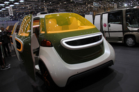 同じく2013年のジュネーブでアッカ・テクノロジーズ社が公開した完全自律走行車のプロトタイプ。こちらは固定式対座シートを採用している。