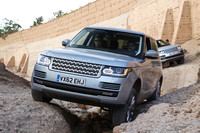 改良されたエアサスペンションシステムには、オフロード設定にすると地上高を＋40mm〜＋75mmの範囲で自動で調整するシステムが導入された。水深が深い時など最低地上高の調節が必要な状況で作動する。