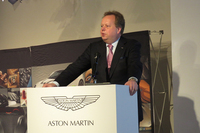 2014年10月に英アストンマーティンのCEOに就任したアンディ・パーマー氏。前職は日産自動車の副社長、日本在住歴が長く、しかも奥さんは日本人と、かなりの「日本通」として知られている。
    