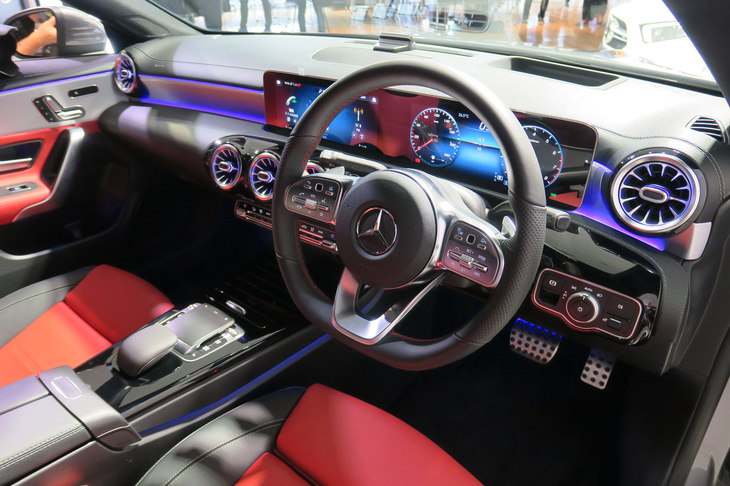 メルセデス・ベンツCLA250 4MATIC（インストゥルメントパネルまわり）