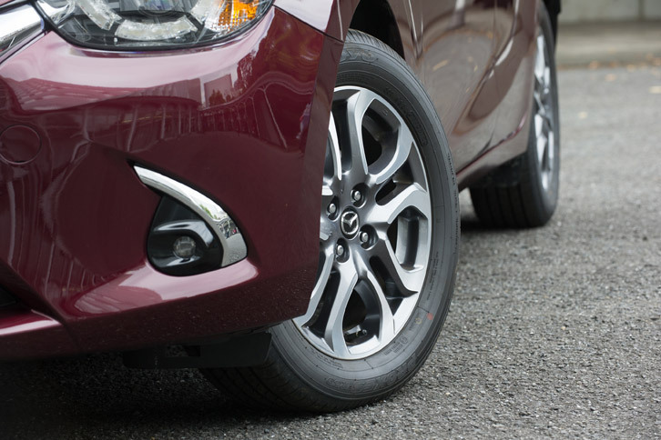 「XDツーリング Lパッケージ」では、16インチアルミホイールの色がメタリックグレーに変更された。