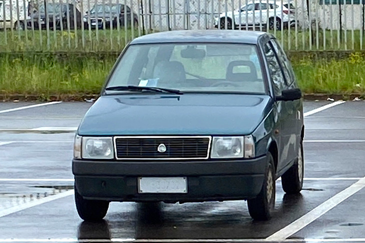 「アウトビアンキY10」。2021年撮影。