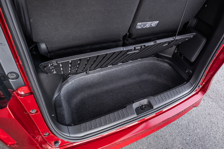 セレナe-POWERルキシオン プロトタイプ（荷室床下のスペース）