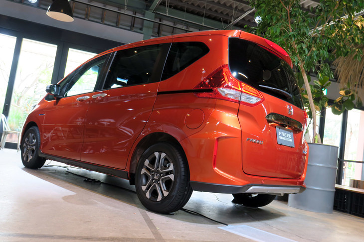 ホンダ・フリード ハイブリッド クロスター（FF）（エクステリア）