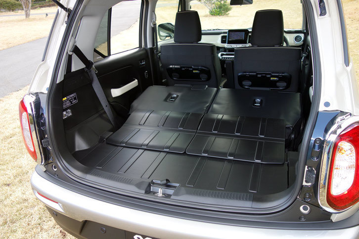 スズキ・クロスビー ハイブリッドMZ（ラゲッジルーム）