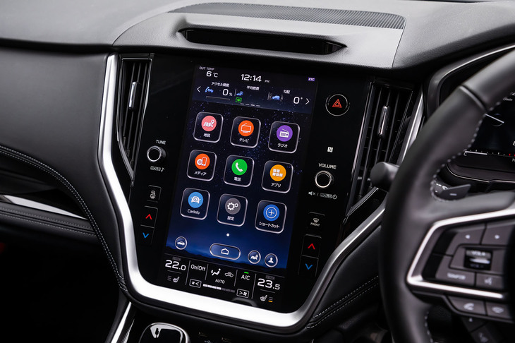 エンターテインメント機能や車両情報、エアコンや各種設定操作をディスプレイに集約。タブレットライクで直感的な操作が可能な、最新のインフォテインメントシステムが採用されている。