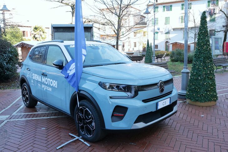 4代目となる「シトロエンC3」は2023年10月、まずはEV版の「ë-C3」がリリースされたあと、ガソリン版が追加されて現在に至る。