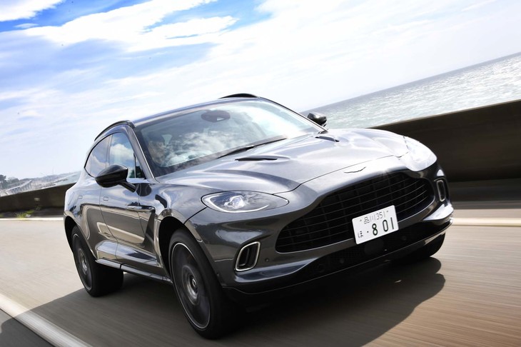 アストンマーティンDBX