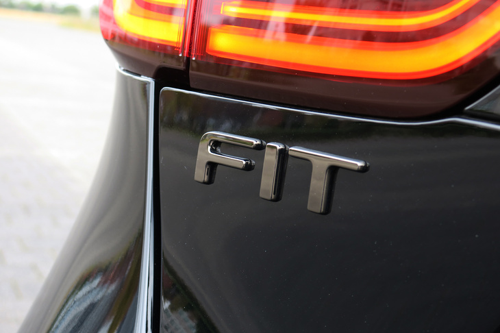 ホンダ・フィット e:HEV RS ホンダアクセス用品装着車（ブラックエンブレム）