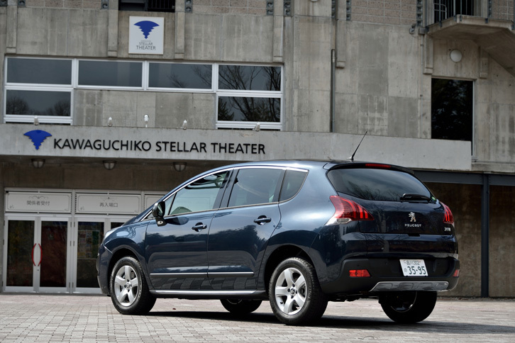 ボディーカラーは、写真のエジプシャンブルーのほか、パールホワイト、ヴェイパーグレー、ペルラネラブラック、ビアンカホワイトが設定される。