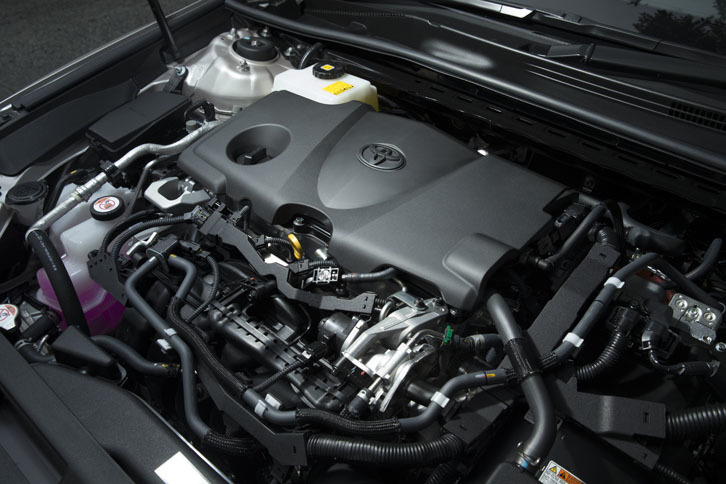 ハイブリッドユニットは、「ダイナミックフォースエンジン」と名付けられた、新開発の2.5リッター直4エンジンがベース。燃費は先代よりも30％以上アップした。