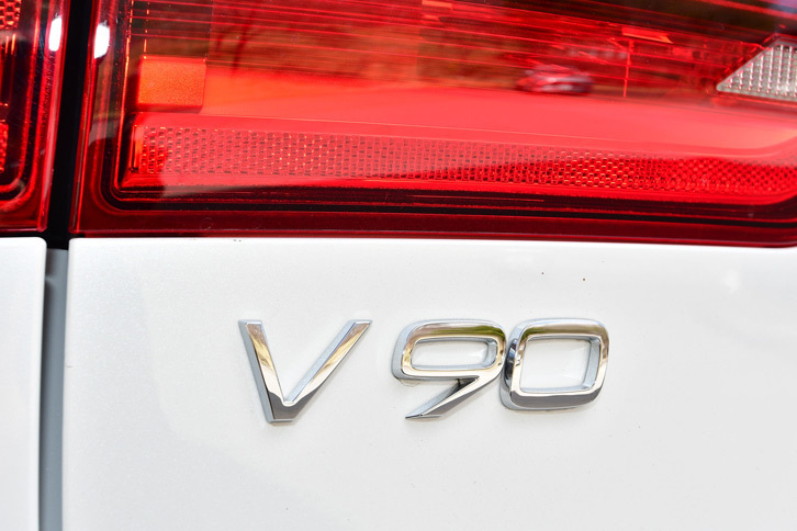 ボルボV90クロスカントリーT5 AWDサマム