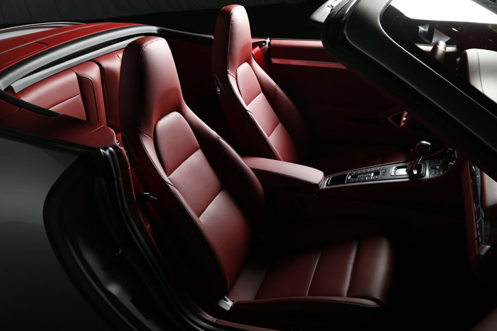 ポルシェ911カレラSカブリオレ（7AT）