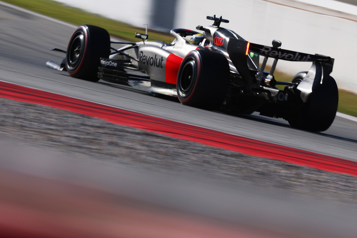 正式なリバリーをまとった「アウディR26」。F1デビューは、2026年3月6日のオーストラリアGPだ。