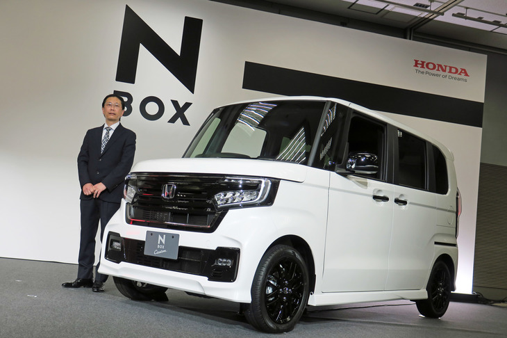 ホンダは2021年に軽のサブブランド「Nスタイル＋」を立ち上げ、さらなるユーザー拡大を狙う。写真はその第1弾となる「N-BOXカスタム スタイル＋ ブラック」。人気の「N-BOXカスタム」をベースに“ちょいワル”系のドレスアップが施されている。