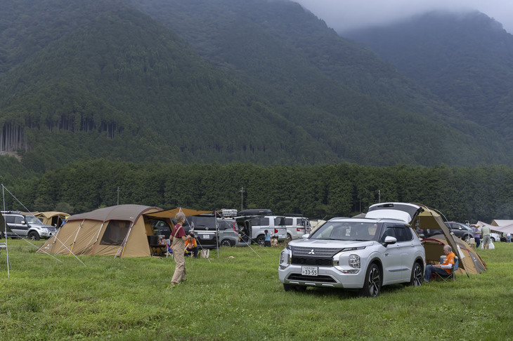 2024年9月6日～8日に静岡県の朝霧高原にあるふもとっぱらキャンプ場で開催された三菱スターキャンプ。抽選を突破した全600組が参加した。