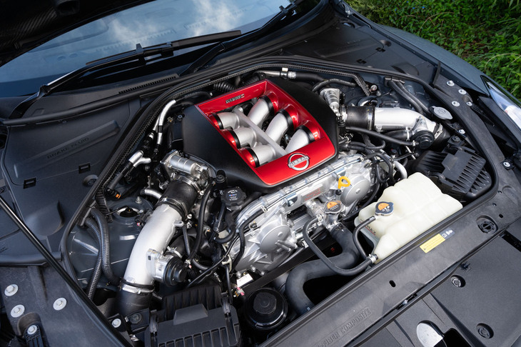 「NISMOスペシャルエディション」はピストンリングとコンロッド、クランクシャフト、フライホイール、クランクプーリー、バルブスプリング（吸排気とも）に高精度重量バランスエンジン部品を採用。諸元は普通の「NISMO」と変わらないが、ありがたみが違う。