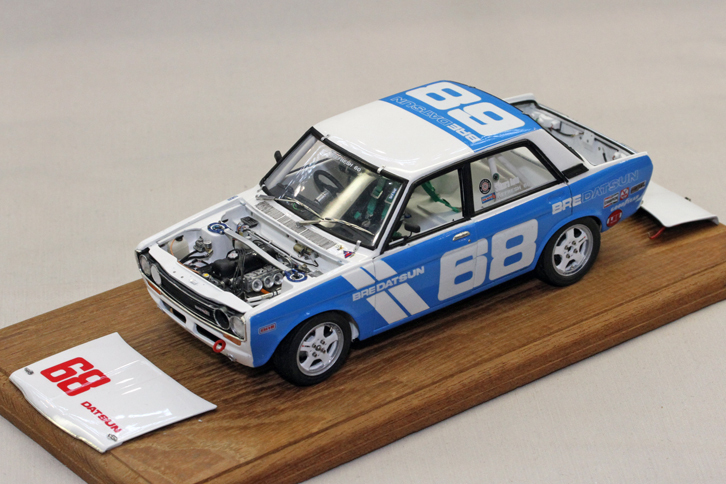 これも「同窓会」メンバーによるハセガワ製1/24「ダットサン・ブルーバード1600SSS」。なんとなく見覚えがある「510ブルーバード」と思いきや、モデルはJCCAのクラシックカーレースを走っている現役マシン。製作者がオーナーと知り合いだそうで、実車を綿密に取材して製作したとのこと。