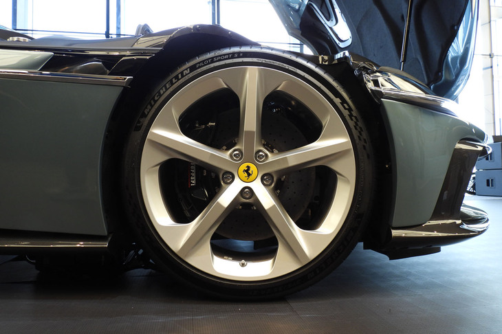 フェラーリ12チリンドリ（フロントホイール）