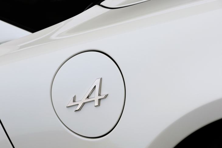 「A」マークがあしらわれたフューエルリッド。右フロントフェンダー部にレイアウトされている。