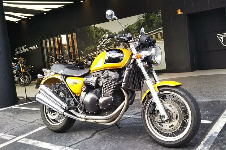 2022年は寅（とら）年ということで、タイガースカラーの「寅（トラ）イアンフ・サンダーバード スポーツ」。最近、低負荷回転時にエンジンか変速機辺りから、変な音がするんですよね……。