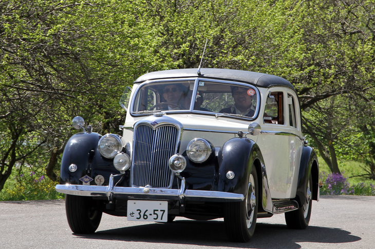 1953年「ライレーRME」。基本設計を戦前にさかのぼる英国製1.5リッター級サルーン。