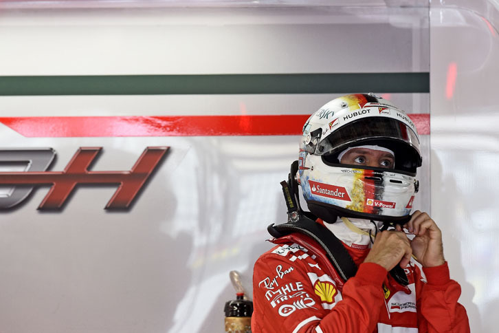 前戦マレーシアGPでの相次ぐメカニカルトラブルに激怒したとされる大ボス、セルジオ・マルキオンネ会長兼CEOの大号令で、チーム品質部門の改革が行われることになったフェラーリ。シンガポール、マレーシアと勝てるレースを落として迎えた日本GPでは、再びメルセデスのハミルトンが息を吹き返し圧倒されることに。さらにベッテル（写真）は2番グリッドという好位置を得ながら、スタート直前にスパークプラグの異常が見つかり、たった4周してリタイア。悪夢のようなアジアラウンドを終えた。（Photo=Ferrari）