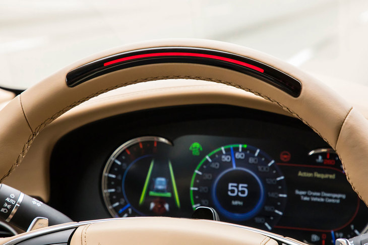 ドライバーに対する注意喚起はステアリングリムの上部に仕込まれたLEDでも行われる。