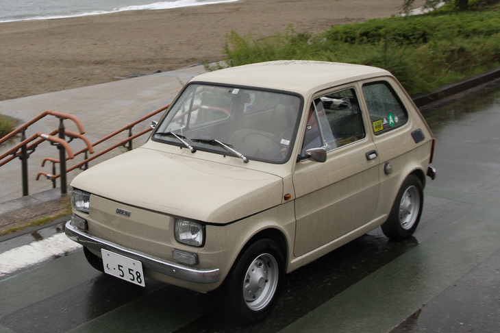「フィアット126」。「ヌオーバ500」の後継モデルとして1972年にデビューし、ポーランド工場では2000年までつくられた。