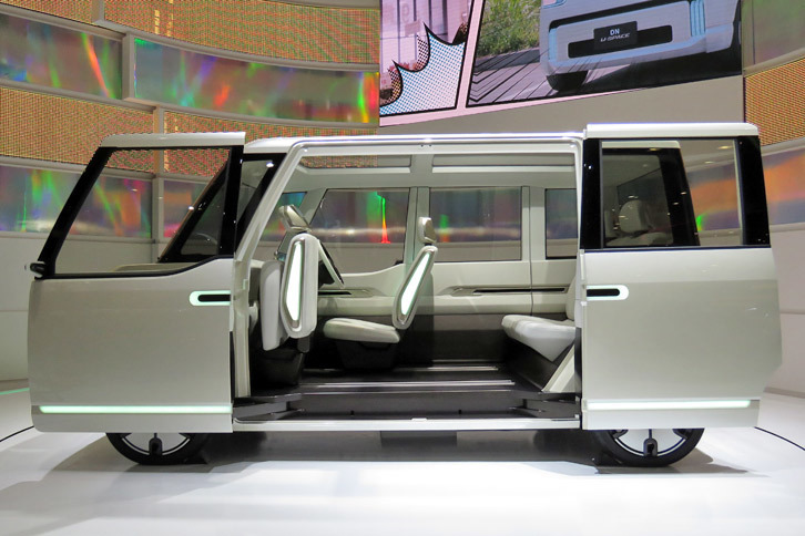 広々とした車内空間に加え、大きな開口部を持つ両側スライドドアも「DN U-スペース」の特徴。