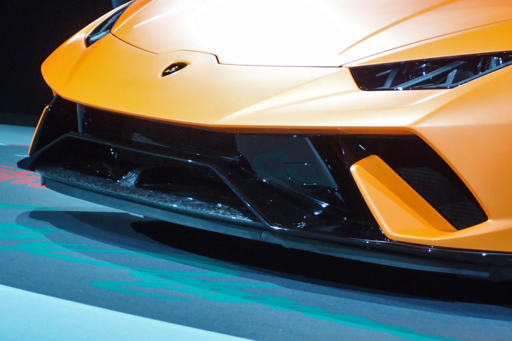 ウラカン ペルフォルマンテ（フロントアクティブスポイラー）