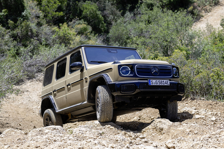 開発コードが長く使ってきた「W463」から「W465」に変わった。間の「W464」は別の特装車両に使ってしまったらしい。