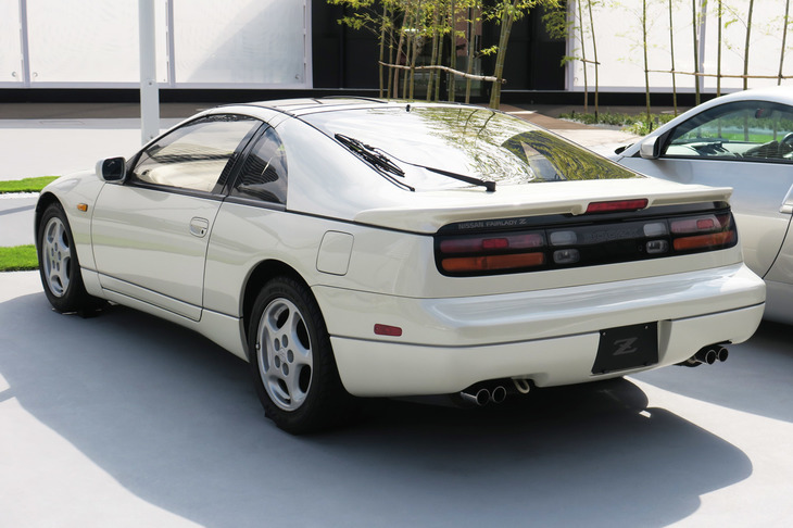 1989年に登場した4代目「フェアレディZ」ことZ32型。同車の3リッターV6ツインターボエンジンは最高出力280PSを発生。各メーカーが最高出力に自主規制をかける契機となった。