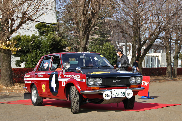 「ダットサン・ブルーバード1600SSS」（P510）の、1970年サファリラリー総合優勝車のレプリカ。