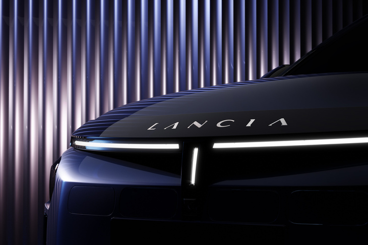 せっかくの機会なので、間もなく発表される「ランチア・イプシロン」や、新生ランチアブランドの日本導入についても質問。答えは、ありていに言うと「要望が多ければ可能性はあるかも」といったものだった。現状では、日本導入の予定はなさそうだ……。