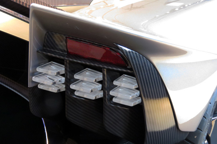 アストンマーティン・ヴァルキリー（テールランプ）