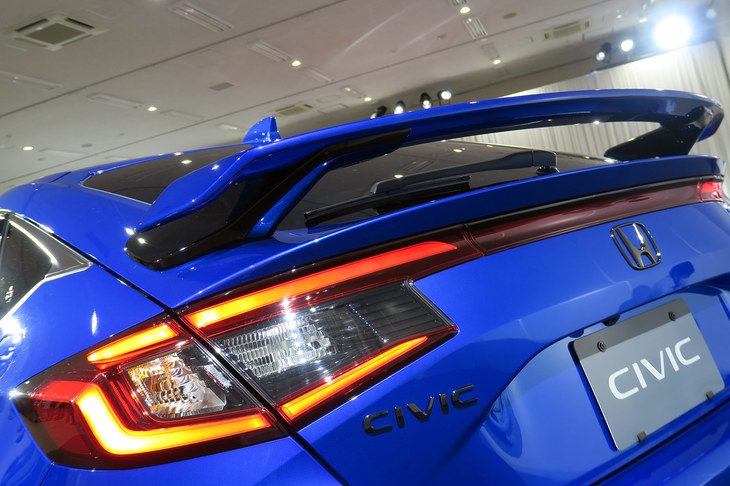 ホンダ・シビックLX ホンダアクセス用品装着車（テールゲートスポイラー）