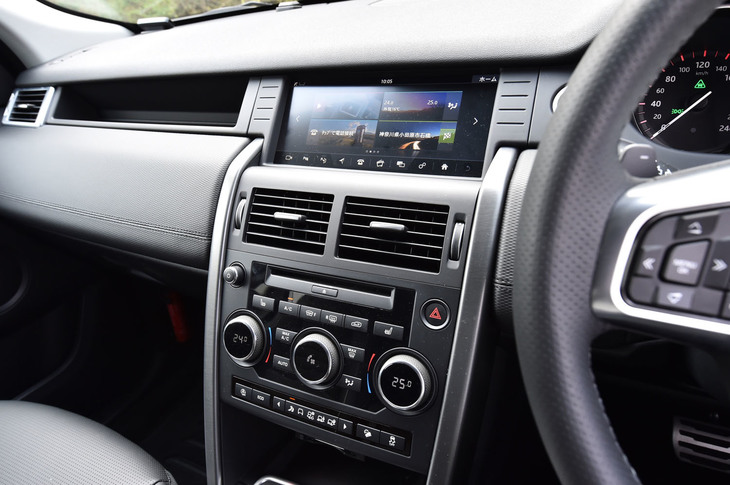 2018年モデルではインフォテインメントシステム「InControl Touch Pro」のコネクティビティー機能が強化されており、スマートフォンによる離れた場所からのドアの施錠・解錠やエアコン操作などが可能となっている。