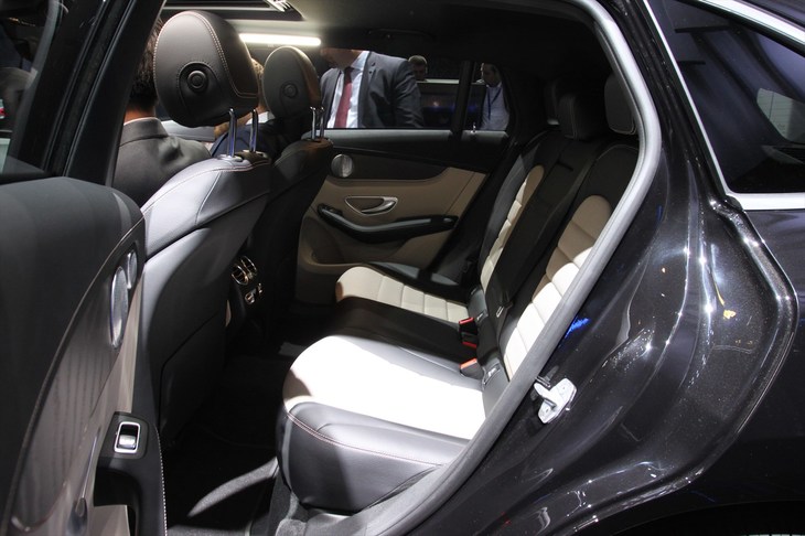 メルセデス・ベンツEQC（リアシート）