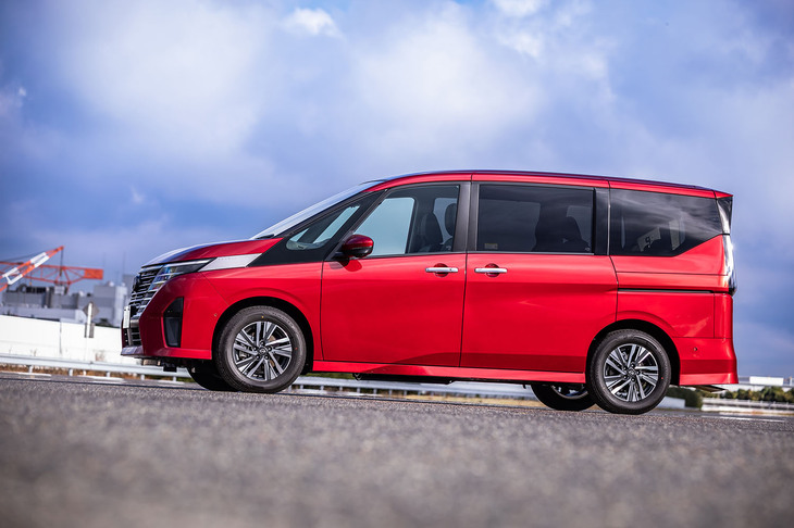 セレナe-POWERルキシオン プロトタイプ（サイドビュー）