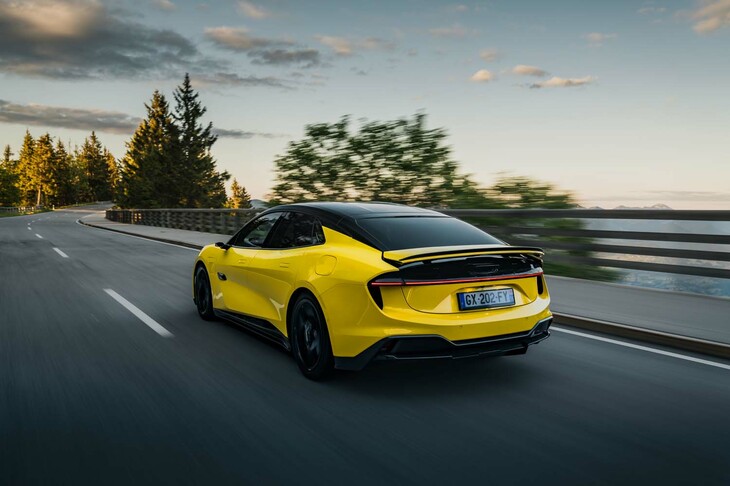 0-100km/h加速2.8秒というパフォーマンスを誇る「エメヤR」。「エメヤ」および「エメヤS」は同4.2秒と公表される。