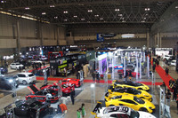 東京オートサロンは、アメリカのラスベガスで開催されるSEMAショーやドイツのエッセンモーターショーとならぶカスタマイズカーの祭典として、世界に情報を発信している。