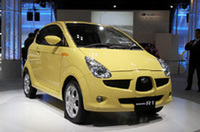 【東京モーターショー2004】発売控えた新型「スバルR1」は“小さな福祉車両”