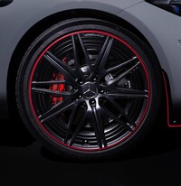 F1由来のドレスアップが光る限定車「メルセデスAMG C63 S Eパフォーマンス F1エディション」発売の画像