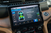 センターディスプレイに表示される、電動パワートレインの制御画面。「e-SAVE」では、「何％までバッテリー残量を回復させるか」まで設定できる。